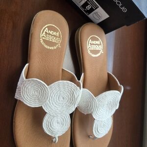 NWT Andre Assous White Flat Sandals
